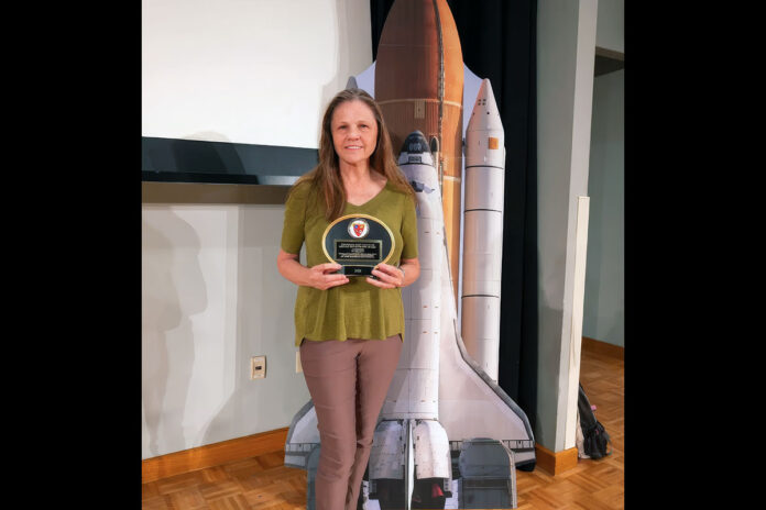 Lisa McClain receives Volunteer of the Year at the Tennessee Teen Institute
