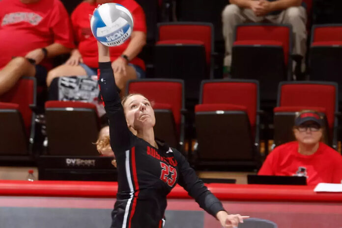 Austin Peay State University Volleyball’s Sarah Carnathan Shines with 19 Kills, but North Alabama Claims 3-Set Victory. (Robert Smith, APSU Sports Information)