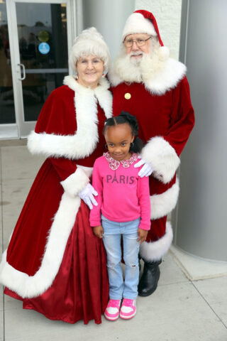 Mrs. Claus and Santa Claus with a little girl outside the mall. (Mark Haynes, Clarksville Online)