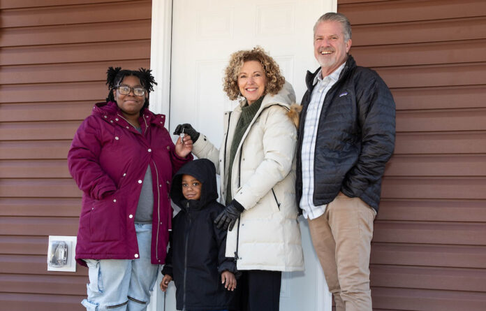 Habitat homebuyer Nayah and son Nasir receive keys from Trent and Dana Knott, who sponsored the build.