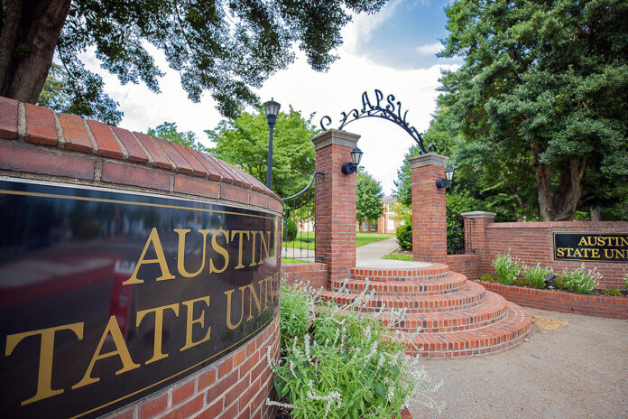 The archway leading to Austin Peay State University’s Browning Administration Building. (Sean McCully, APSU)