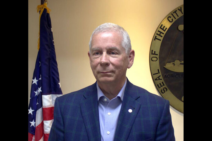 Clarksville Mayor Joe Pitts