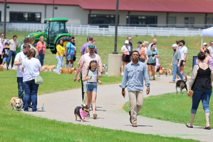 A Mother’s Day celebration at Oak Grove Racing, Gaming & Hotel featured horse racing and Corgi races. (Tony Centonze, Clarksville Living Magazine)