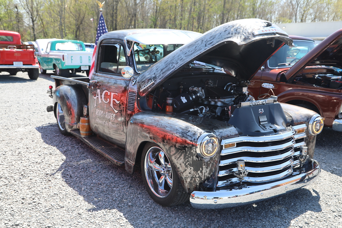 Folks having fun and helping out at a recent Clarksville Cruisers Car Show that benefited YaiPak. (Clarksville Living Magazine, Tony Centonze) Folks having fun and helping out at a recent Clarksville Cruisers Car Show that benefited YaiPak. (Clarksville Living Magazine, Tony Centonze)