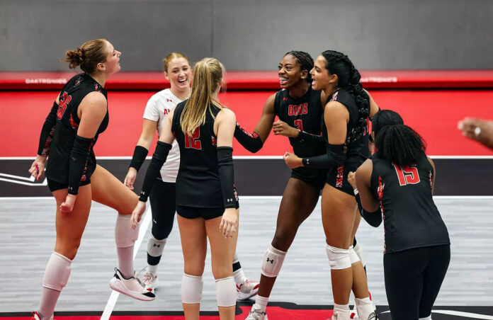 Austin Peay State University Volleyball Records Season-High 16 Blocks in 3-2 Win Over Florida Gulf Coast. (APSU Sports Information)