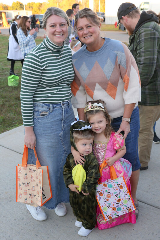 Hilltop Supermarket's Trunk or Treat event. (Mark Haynes, Clarksville Online)