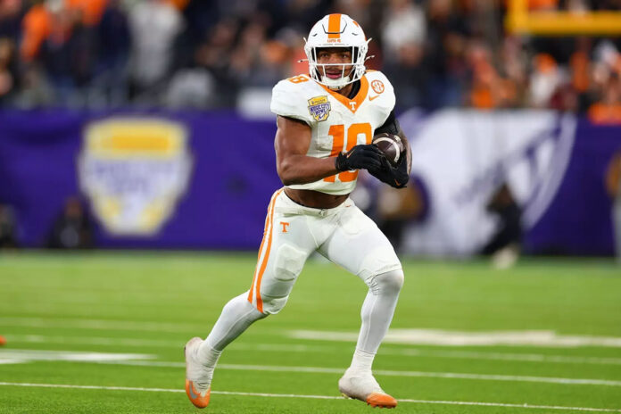 Tennessee Football Suffers Tough Defeat to Illinois in Nashville Bowl Thriller. (UT Athletics)