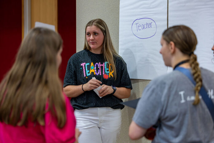 Alli Johnson, an Austin Peay State University education major, leads an activity during the Eriksson College of Education’s Aspiring Teachers Day, October 2nd. (Robyn White, APSU)