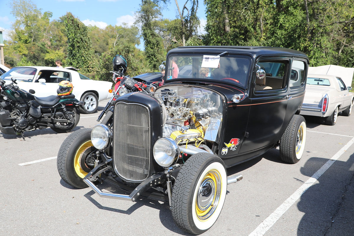 1st Annual Loaves & Fishes Benefit Car Show. (Tony Centonze, Clarksville Living Magazine) 1st Annual Loaves & Fishes Benefit Car Show. (Tony Centonze, Clarksville Living Magazine)