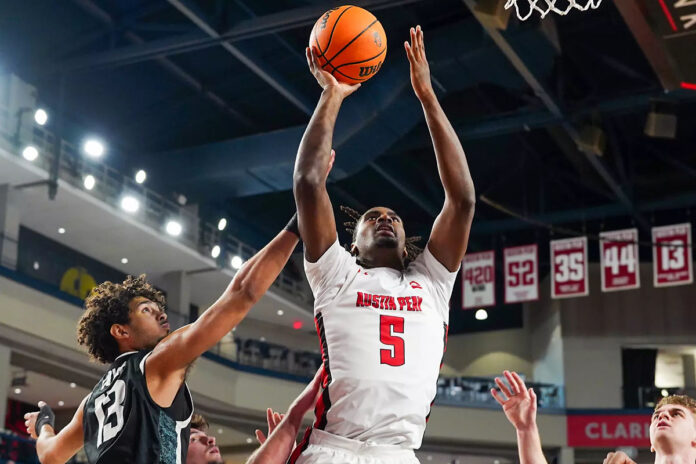 Second-Half Surge Sends Austin Peay State University to Victory Over Stetson at F&M Bank Arena. (Nic Hotop, APSU Sports Information)