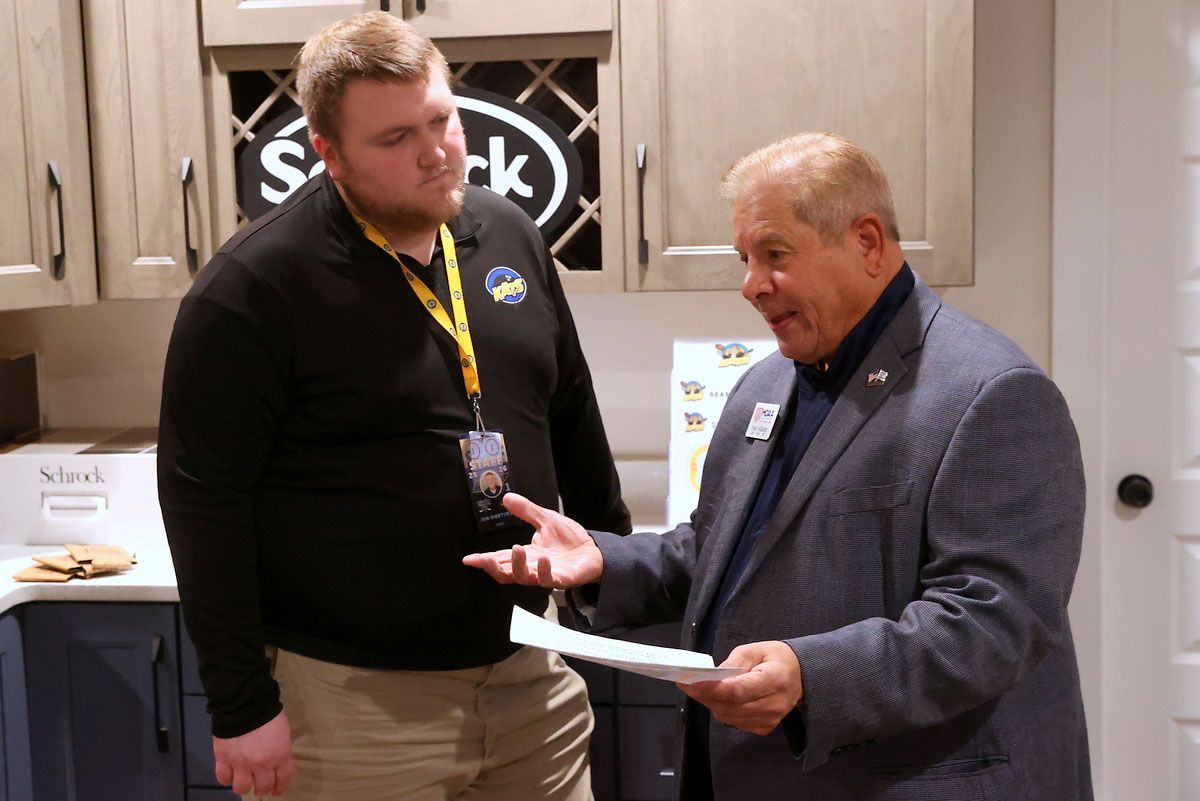 Clarksville Area Chamber of Commerce Brings Business After Hours to Jodi’s Cabinet Sales. (Mark Haynes, Clarksville Online) Clarksville Area Chamber of Commerce Brings Business After Hours to Jodi’s Cabinet Sales. (Mark Haynes, Clarksville Online)