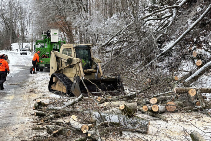 Soldiers with the Tennessee Army National Guard’s 212th Engineer Company use a skid steer to clear debris and assist with road clearance in Davidson County on January 30th. Guardsmen are supporting state, county, and local emergency responders as they assist Tennesseans affected by the inclement winter weather. (Lt. Col. Darrin Haas)