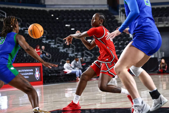 Austin Peay State University Women's Basketball Visits ASUN Rivals Eastern Kentucky at Baptist Health Arena. (Knox Rives, APSU Sports Information)