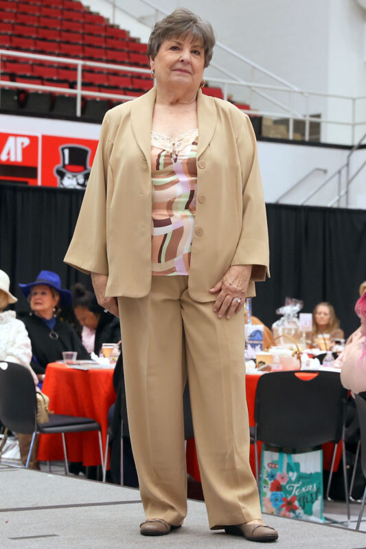 Bella&rsquo;s Closet 2nd Annual &ldquo;SEASONS: A Journey of Style &amp; Strength&rdquo; Fashion Show Fundraiser. (Mark Haynes, Clarksville Online)