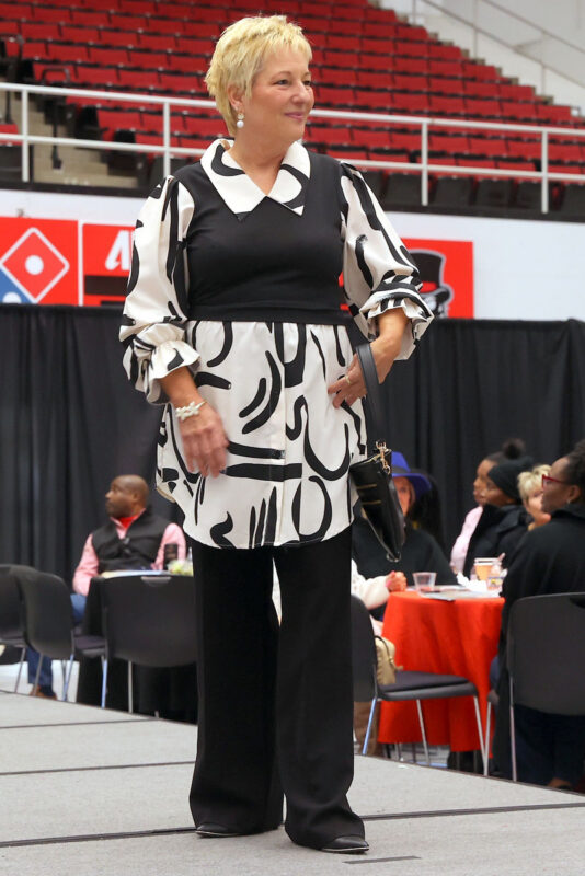 Bella&rsquo;s Closet 2nd Annual &ldquo;SEASONS: A Journey of Style &amp; Strength&rdquo; Fashion Show Fundraiser. (Mark Haynes, Clarksville Online)