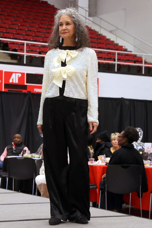 Bella&rsquo;s Closet 2nd Annual &ldquo;SEASONS: A Journey of Style &amp; Strength&rdquo; Fashion Show Fundraiser. (Mark Haynes, Clarksville Online)