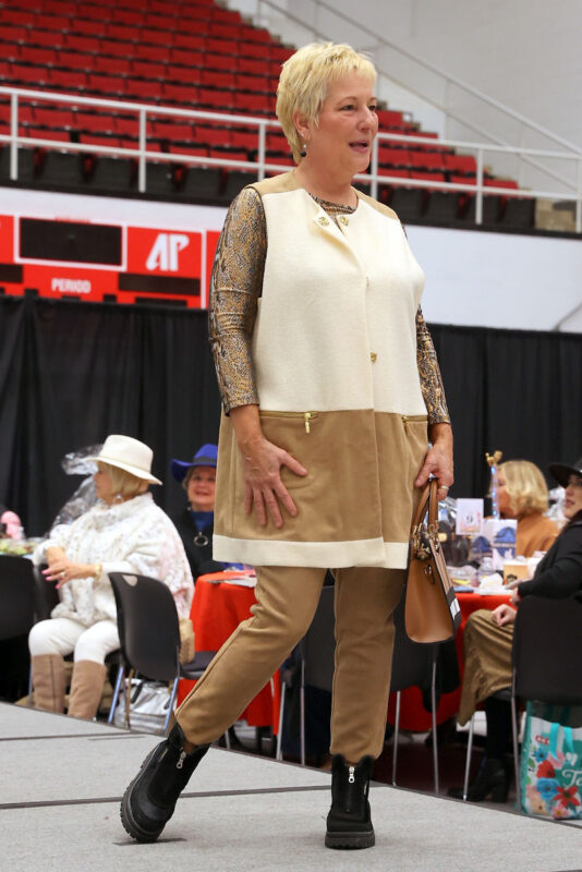 Bella&rsquo;s Closet 2nd Annual &ldquo;SEASONS: A Journey of Style &amp; Strength&rdquo; Fashion Show Fundraiser. (Mark Haynes, Clarksville Online)