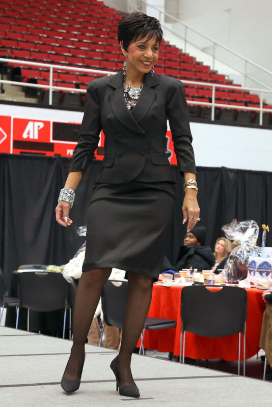 Bella&rsquo;s Closet 2nd Annual &ldquo;SEASONS: A Journey of Style &amp; Strength&rdquo; Fashion Show Fundraiser. (Mark Haynes, Clarksville Online)