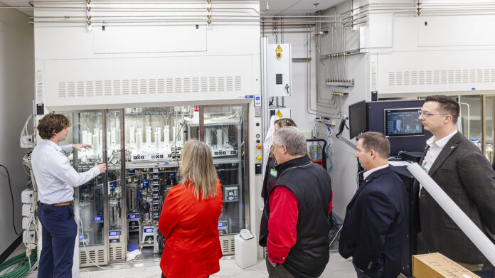 Austin Peay State University leaders visit Oak Ridge National Laboratory to commemorate a partnership that will offer specialized workforce development opportunities for students and faculty. (Oak Ridge National Laboratory)