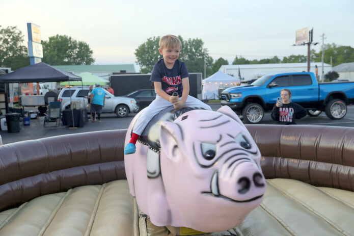The mechanical pig was a big hit at the 16th Annual Dwayne Byard Memorial BBQ Cook-Off. (Mark Haynes, Clarksville Online)