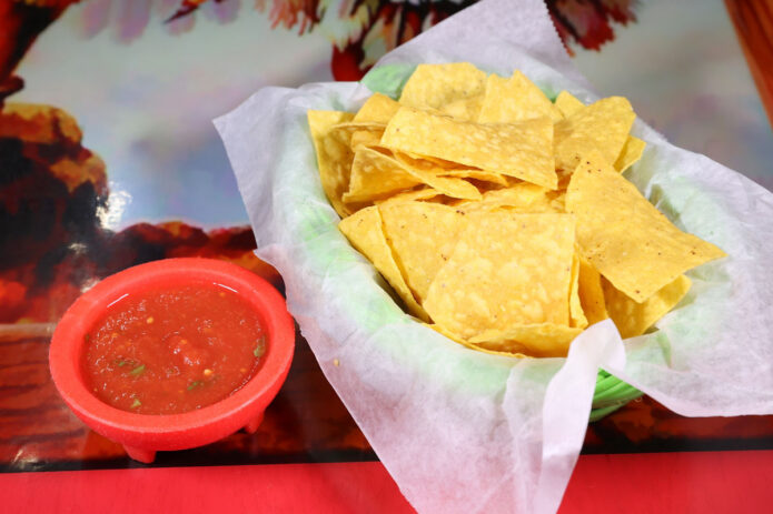 Patatas fritas y salsa. (Mark Haynes, Clarksville en línea)