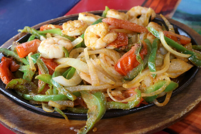 Fajitas de camarones. (Mark Haynes, Clarksville en línea)