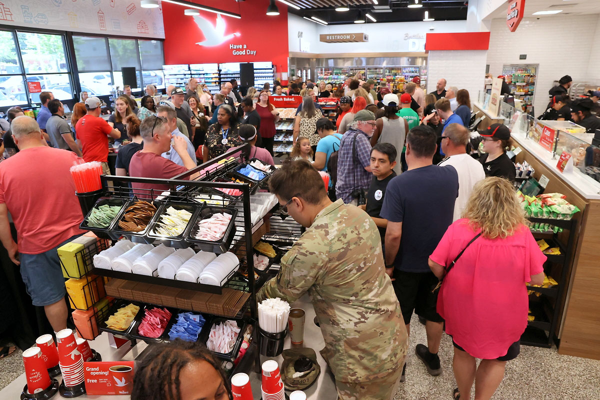 Wawa Soft Opening in Clarksville. (Mark Haynes, Clarksville Online) Wawa Soft Opening in Clarksville. (Mark Haynes, Clarksville Online)
