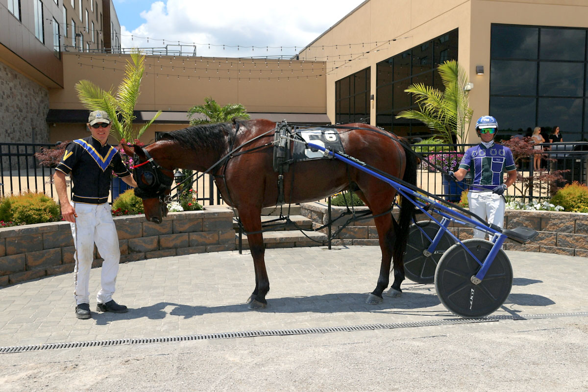 Harness racing action at Oak Grove Racing, Gaming & Hotel. (Mark Haynes, Clarksville Online) Harness racing action at Oak Grove Racing, Gaming & Hotel. (Mark Haynes, Clarksville Online)