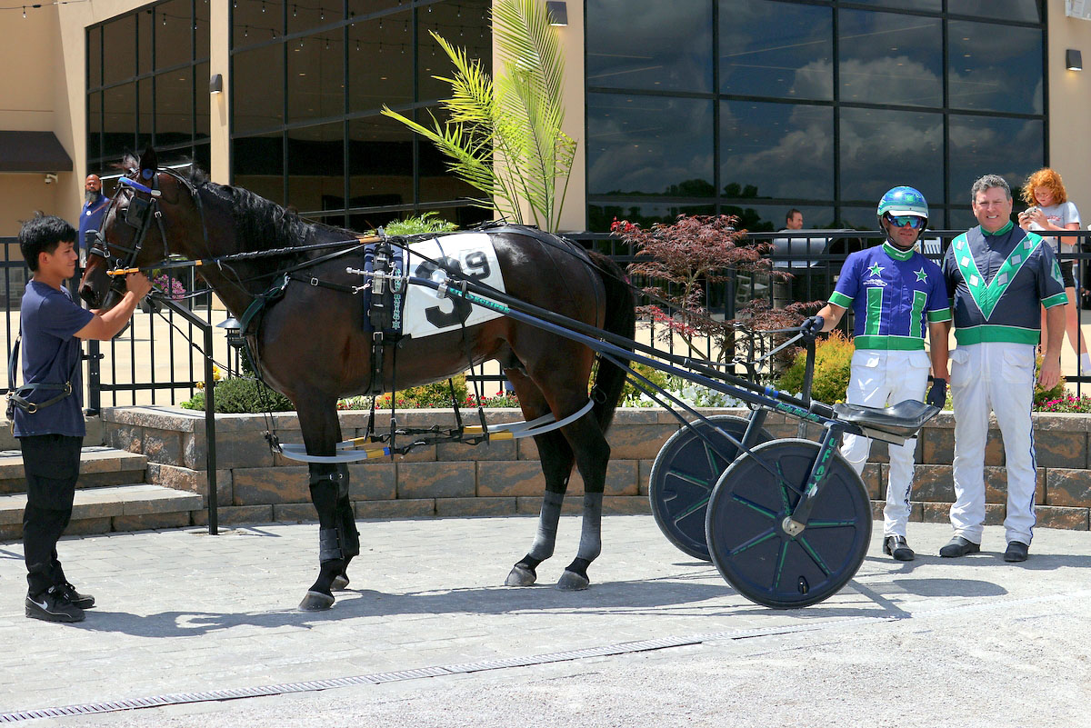 Harness racing action at Oak Grove Racing, Gaming & Hotel. (Mark Haynes, Clarksville Online) Harness racing action at Oak Grove Racing, Gaming & Hotel. (Mark Haynes, Clarksville Online)