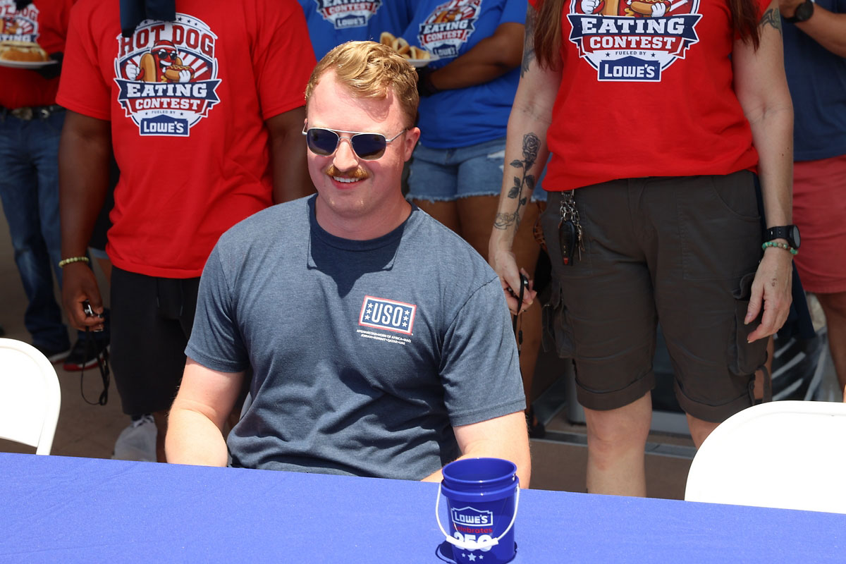 Lowe's Hot Dog Eating Contest. (Mark Haynes, Clarksville Online) Lowe's Hot Dog Eating Contest. (Mark Haynes, Clarksville Online)