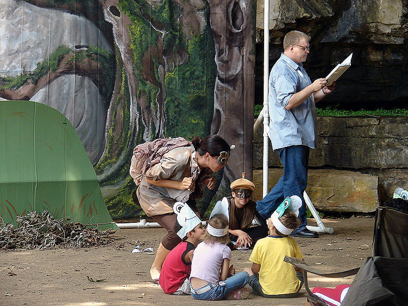 Squirrel finds acorn - APSU Childrens Theatre Squirrel finds acorn - APSU Childrens Theatre