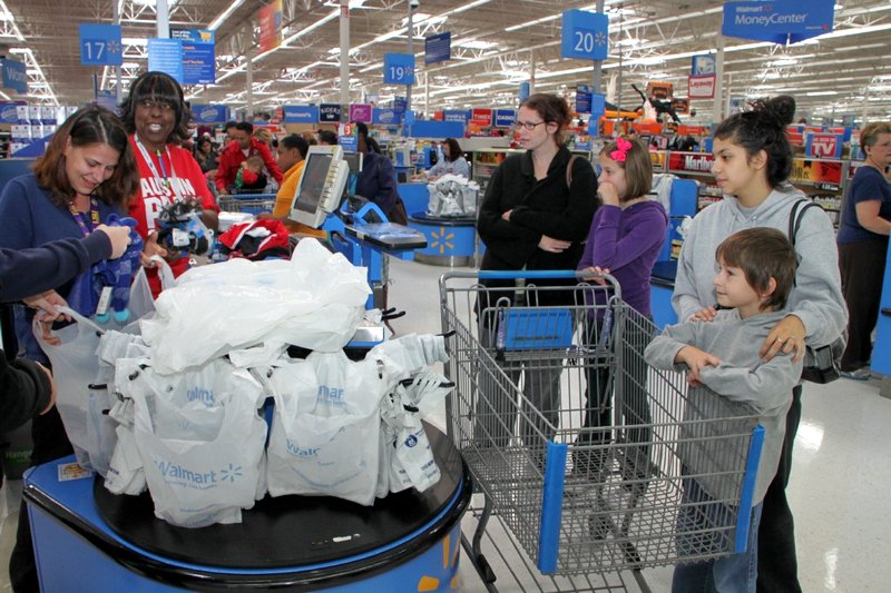 Nearly 100 Children get a Shopping Spree from the Clarksville Police Union. (Photo by CPD-Jim Knoll) Nearly 100 Children get a Shopping Spree from the Clarksville Police Union. (Photo by CPD-Jim Knoll)