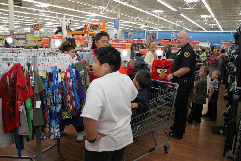 Nearly 100 Children get a Shopping Spree from the Clarksville Police Union. (Photo by CPD-Jim Knoll) Nearly 100 Children get a Shopping Spree from the Clarksville Police Union. (Photo by CPD-Jim Knoll)