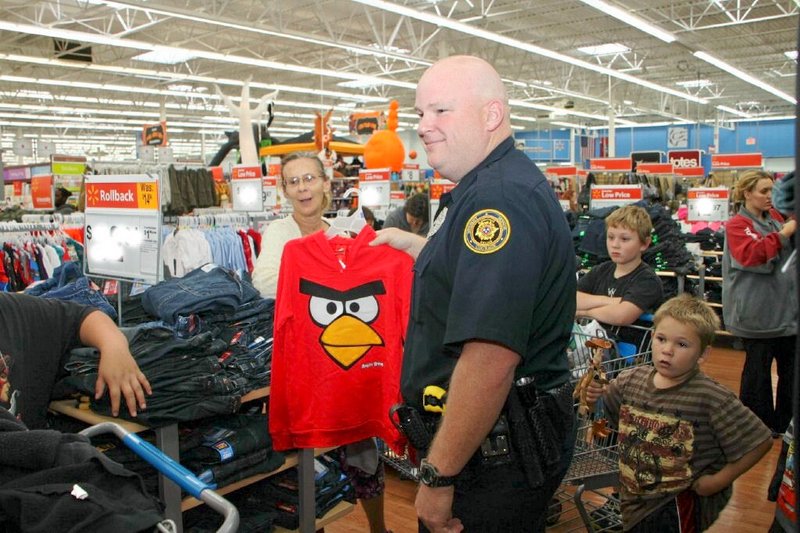 Nearly 100 Children get a Shopping Spree from the Clarksville Police Union. (Photo by CPD-Jim Knoll) Nearly 100 Children get a Shopping Spree from the Clarksville Police Union. (Photo by CPD-Jim Knoll)