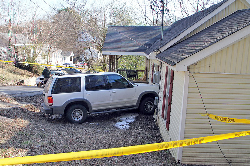 Officers Processing the Crime scene. (Photo by CPD-Jim Knoll) Officers Processing the Crime scene. (Photo by CPD-Jim Knoll)