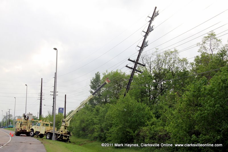 A CDE crew is working to correct an electric pole on the exit ramp from the 101st Parkway to Fort Campbell Blvd. A CDE crew is working to correct an electric pole on the exit ramp from the 101st Parkway to Fort Campbell Blvd.