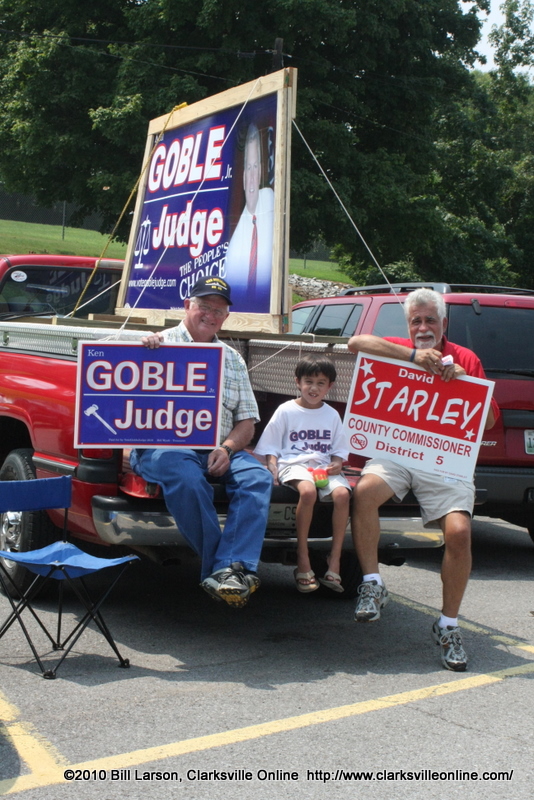 Supporters promoting their candidates at Norman Smith Elementary School (District 5) Supporters promoting their candidates at Norman Smith Elementary School (District 5)