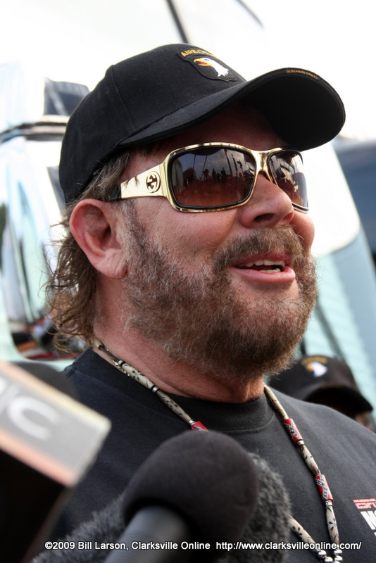 Hank Williams Jr. speaks to the press at the Salute the Troops Concert at Fort Campbell, Ky Hank Williams Jr. speaks to the press at the Salute the Troops Concert at Fort Campbell, Ky
