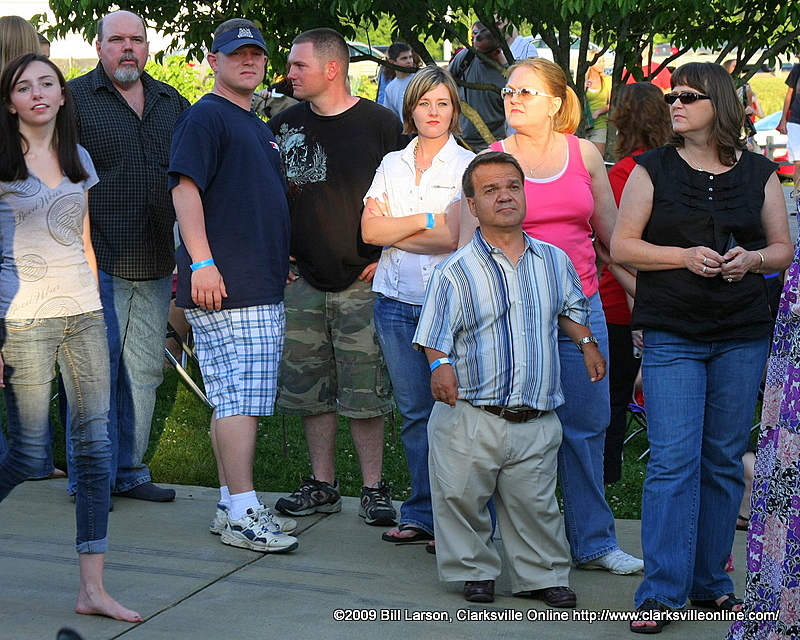 Waiting in line for wine Waiting in line for wine