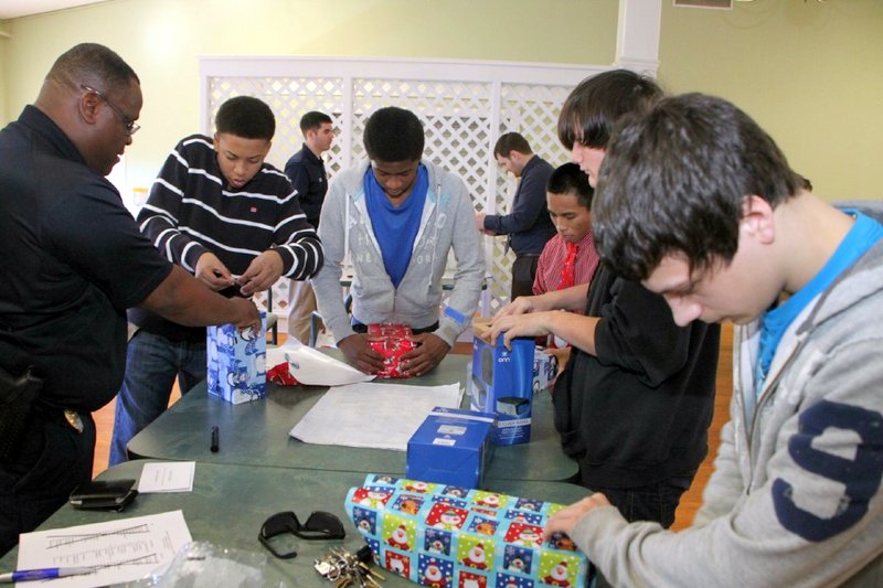 Clarksville Police Department's Youth Coalition spreads Holiday Cheer at Spring Meadows Health Care Center Clarksville Police Department's Youth Coalition spreads Holiday Cheer at Spring Meadows Health Care Center