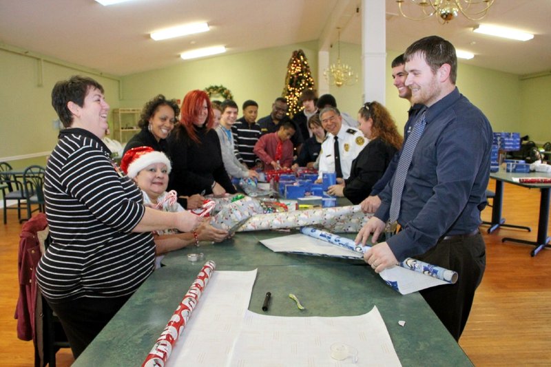 Clarksville Police Department's Youth Coalition spreads Holiday Cheer at Spring Meadows Health Care Center Clarksville Police Department's Youth Coalition spreads Holiday Cheer at Spring Meadows Health Care Center
