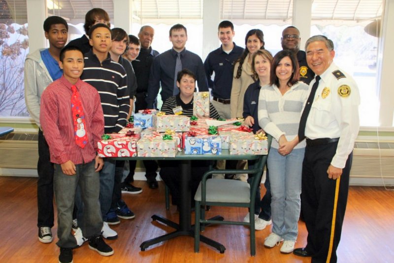 Clarksville Police Department's Youth Coalition spreads Holiday Cheer at Spring Meadows Health Care Center Clarksville Police Department's Youth Coalition spreads Holiday Cheer at Spring Meadows Health Care Center