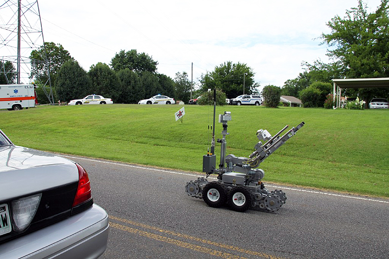 The robot heading to the suspicious package area. The robot heading to the suspicious package area.