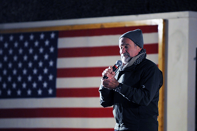 Bagram Airfield, Afghanistan – Actor and comedian Robin Williams performs his comedy act for servicemembers during the Annual USO Holiday Tour on Bagram Airfield Dec. 15th. (Photo by U.S. Army Staff Sgt. Michael L. Sparks, 17th Public Affairs Detachment) Bagram Airfield, Afghanistan – Actor and comedian Robin Williams performs his comedy act for servicemembers during the Annual USO Holiday Tour on Bagram Airfield Dec. 15th. (Photo by U.S. Army Staff Sgt. Michael L. Sparks, 17th Public Affairs Detachment)