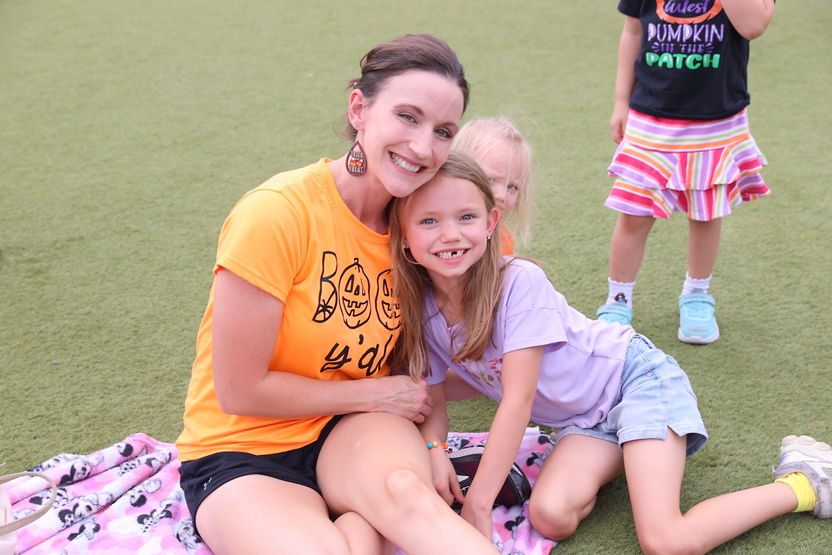 Families Gather in Downtown Clarksville for Terry Hedges&rsquo; Live Magic Show Hosted by the Public Library and Montgomery County Parks and Recreation. (Mark Haynes, Clarksville Online)